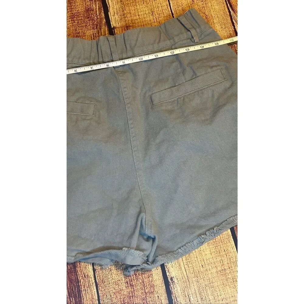 The Korner Grey Short High Rise Size 2 - Picture 3 of 6